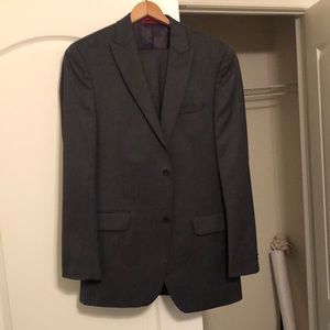 Dark suit.  Alfalni.  Medium to large sized.